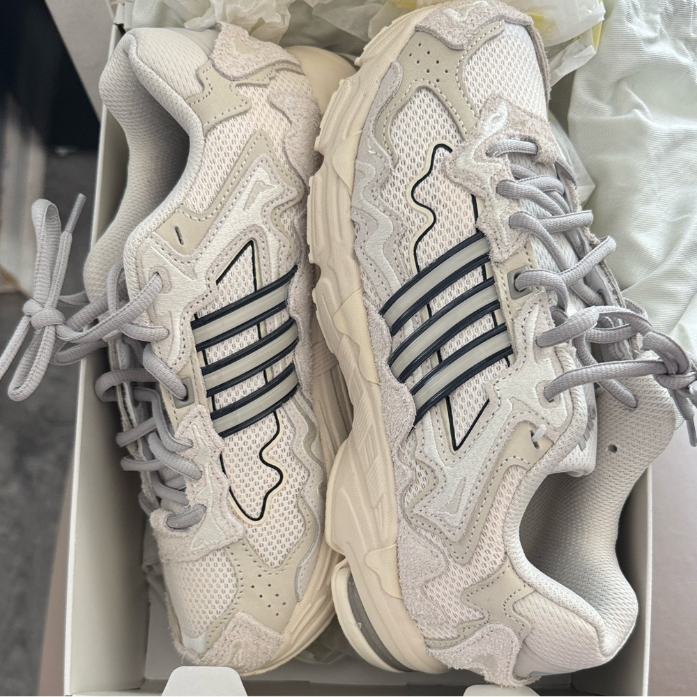Adidas Bad Bunny x Response CL “Wonder White’